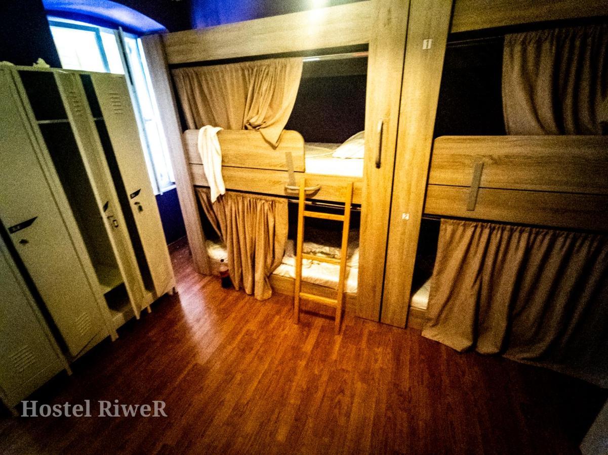 Hostel Riwer Rijeka Bagian luar foto