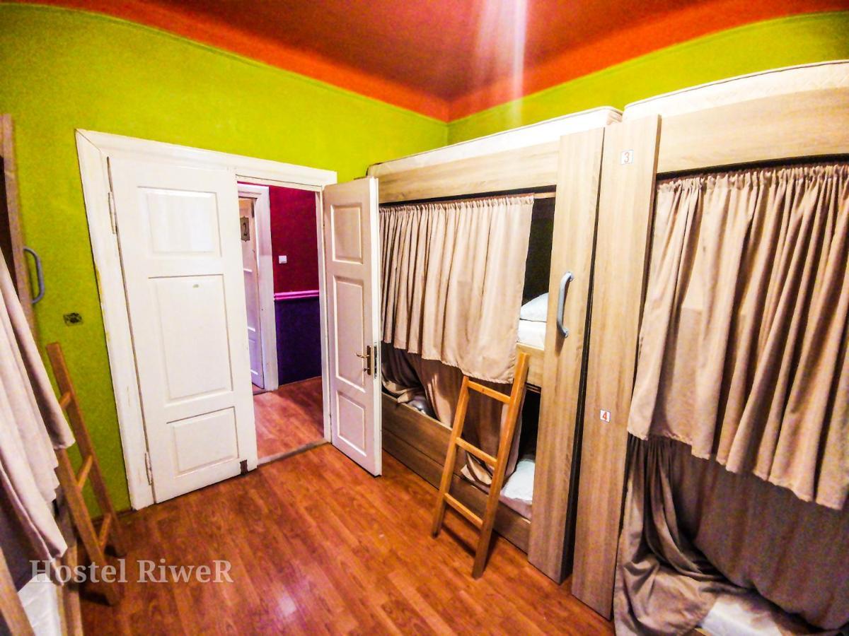 Hostel Riwer Rijeka Bagian luar foto