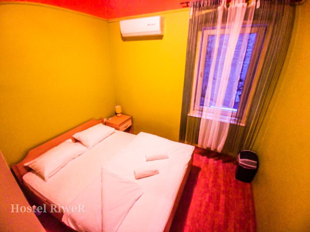 Hostel Riwer Rijeka Bagian luar foto